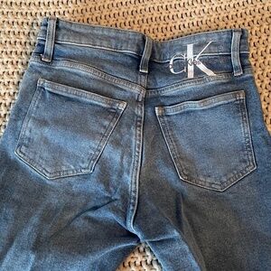 90's Inspired High Rise Tapered Mom Jeans Size 27